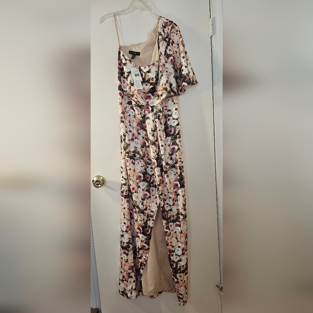 NWT Aidan Mattox Floral Flutter Sleeve One Shoulder Gown With Front Slit. Size 8